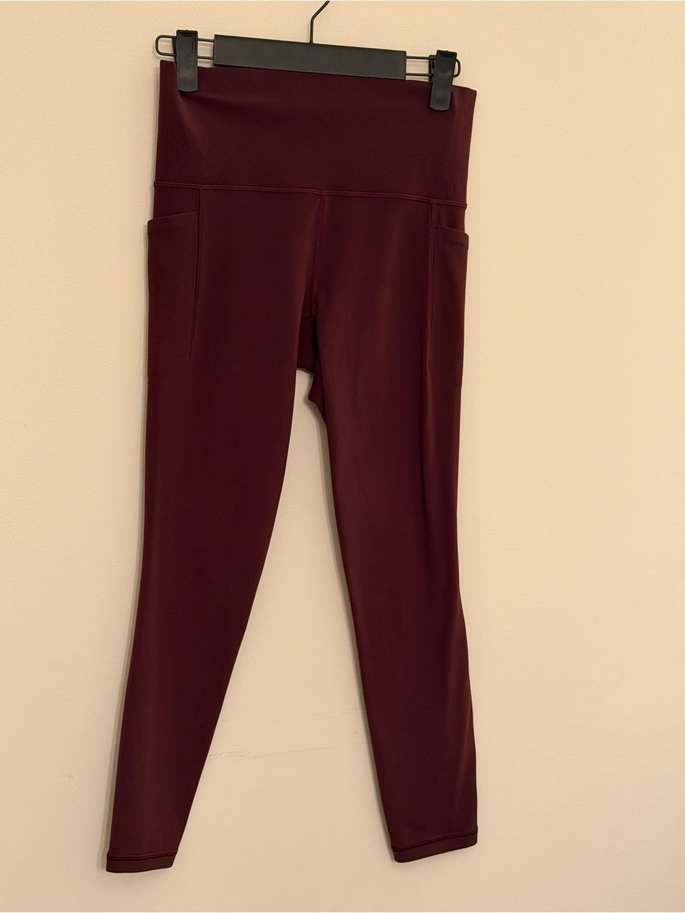 Athleta Salutation Stash 7/8 Tights Burgundy Wine Color size XS